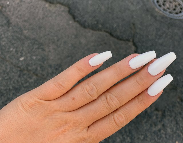 Weisse Nails aus dem Elly Nails Lookbook